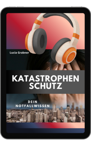 Cover des Hörbuchs „Katastrophenschutz – Dein Notfallwissen“ auf einem Tablet. Ein Ratgeber für praktische Krisenvorsorge und Sicherheit für Familien von Lucia Grabner.